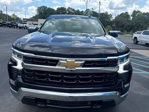 Used 2024 Chevrolet Silverado 1500 LT AWD/4WD image 3