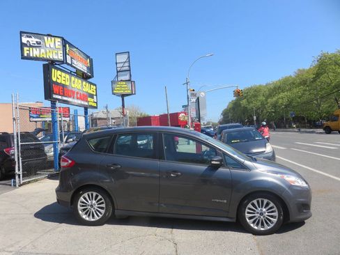 Used 2017 Ford C-MAX SE w/ Equipment Group 202A FWD image 9