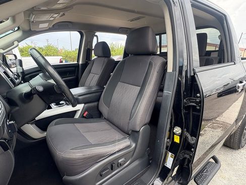 Used 2021 Nissan Titan SV w/ SV Convenience Package RWD image 9