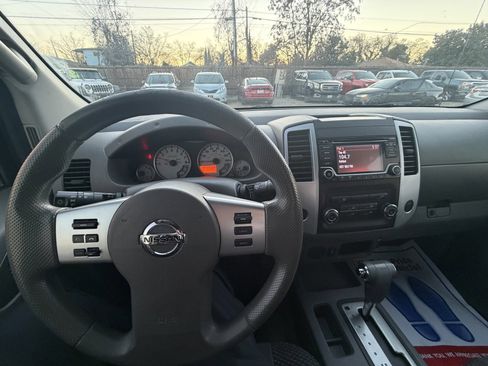 Used 2016 Nissan Frontier Desert Runner image 11