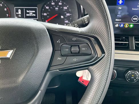 Used 2025 Chevrolet Trax LS FWD image 22