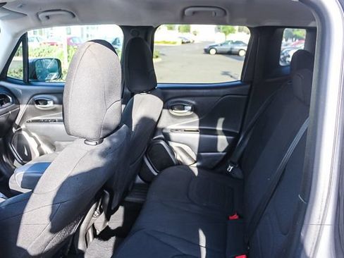 Used 2022 Jeep Renegade Latitude AWD/4WD image 24
