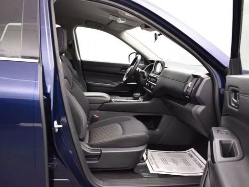 Used 2024 Nissan Pathfinder SV FWD image 17