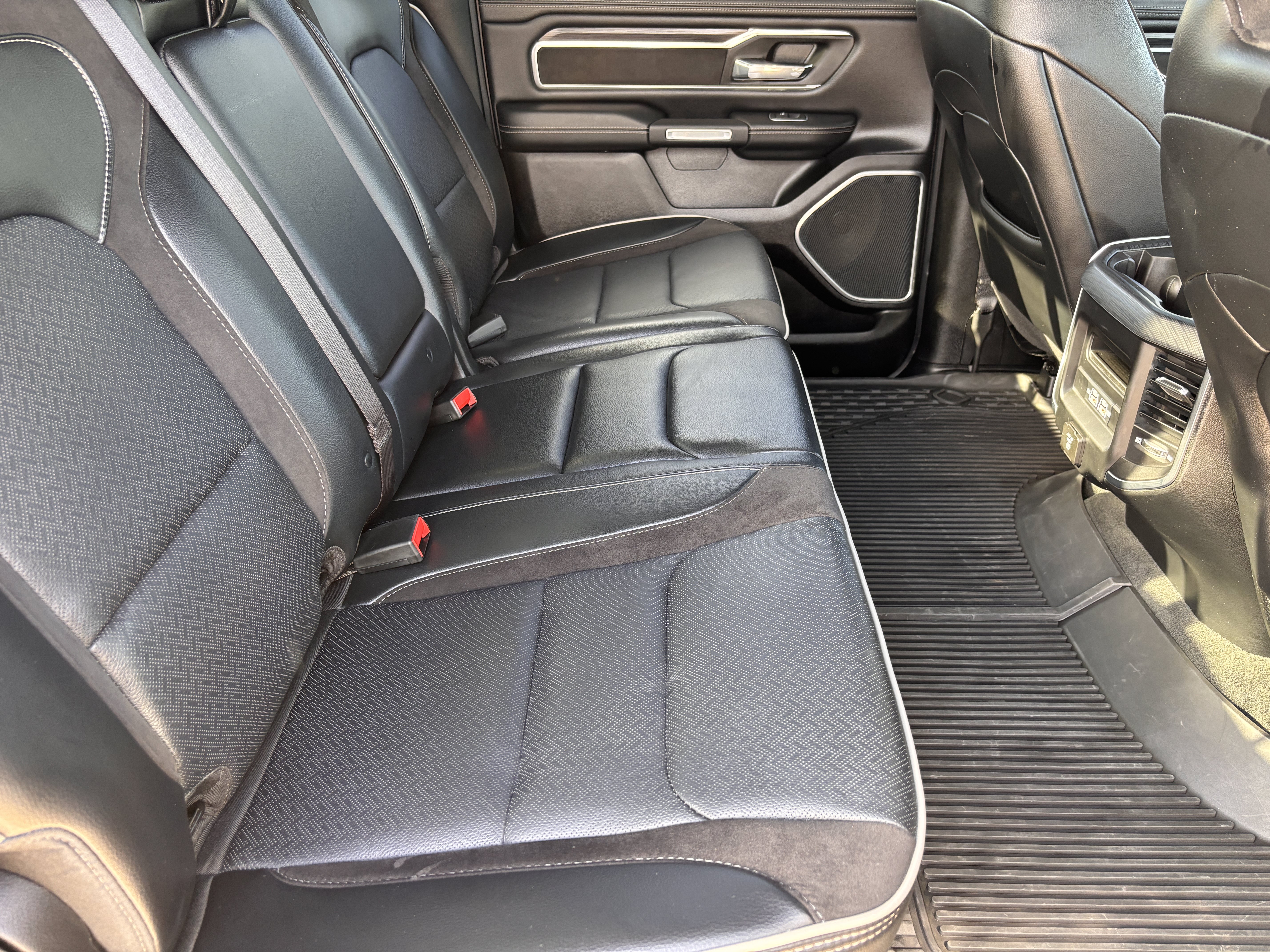 Used 2023 RAM 1500 Laramie RWD image 18