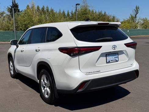 Used 2023 Toyota Highlander L AWD/4WD image 6