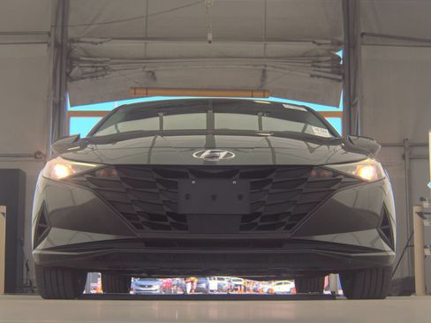 Used 2021 Hyundai Elantra SEL w/ Convenience Package image 4