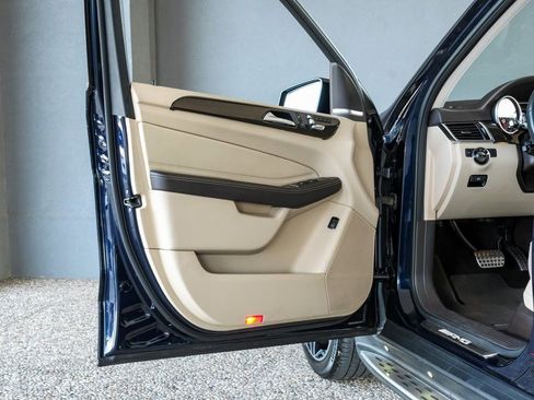 Used 2017 Mercedes-Benz GLE 43 AMG 4MATIC w/ Premium 2 Package image 48