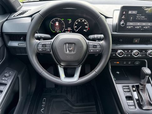 Used 2026 Honda CR-V Sport image 11