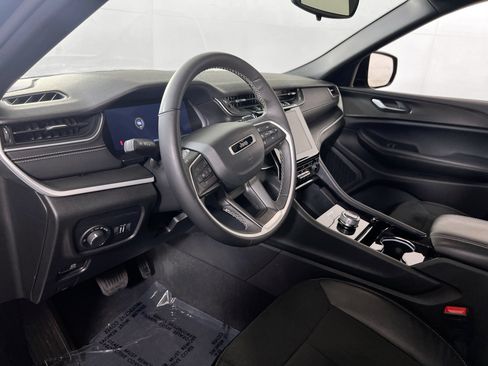 Used 2023 Jeep Grand Cherokee L Laredo AWD/4WD image 9