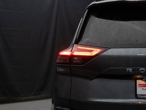 Used 2023 Nissan Rogue SV image 12