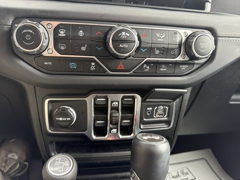 Used 2024 Jeep Wrangler Sahara w/ Technology Group image 24