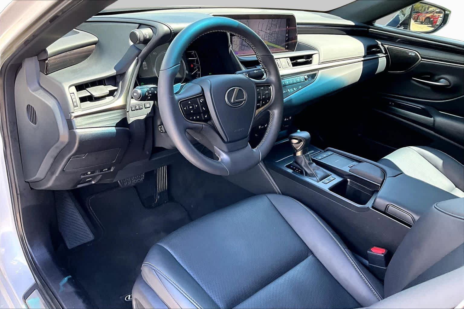 Used 2020 Lexus ES 300h w/ Premium Package FWD image 18