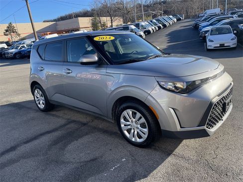 Used 2023 Kia Soul LX image 6