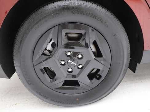 Used 2025 Kia Carnival FWD image 9