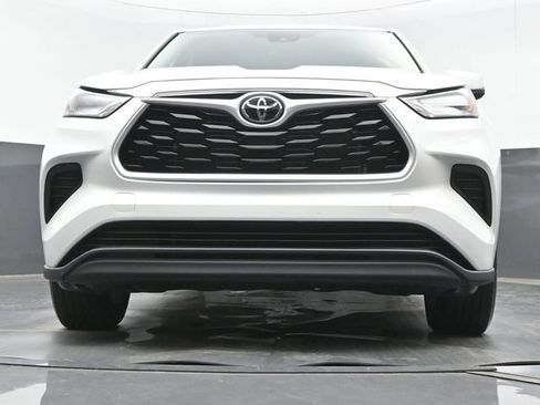 Used 2023 Toyota Highlander L FWD image 22