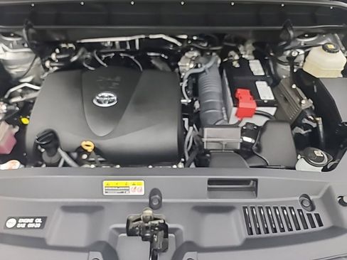 Used 2022 Toyota Highlander XLE image 41