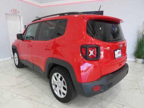 Used 2018 Jeep Renegade Latitude FWD image 6