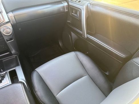 Used 2016 Toyota 4Runner SR5 Premium image 16