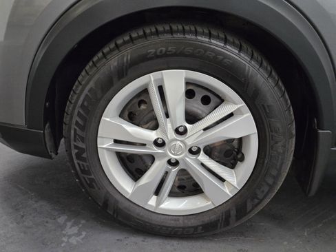 Used 2018 Nissan Kicks S image 6