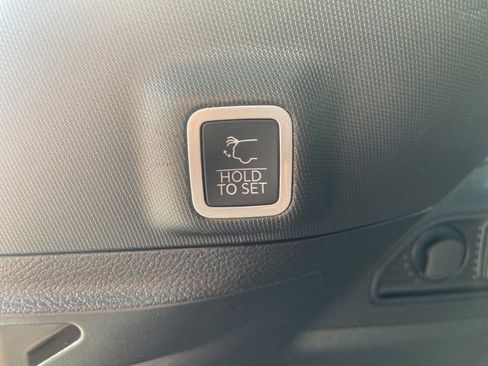 Used 2023 Jeep Grand Cherokee Altitude image 17