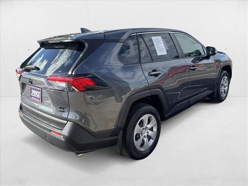 Used 2022 Toyota RAV4 LE image 7