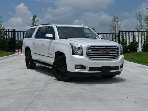 Used 2019 GMC Yukon XL SLT w/ Premium Edition RWD image 2