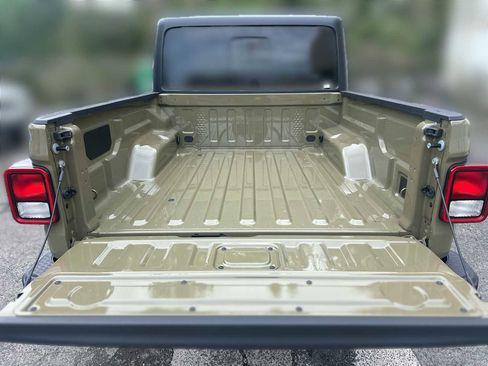 New 2026 Jeep Gladiator Sport image 19