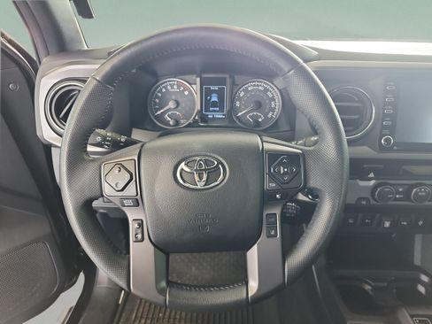 Used 2022 Toyota Tacoma TRD Off-Road w/ Technology Package RWD image 9