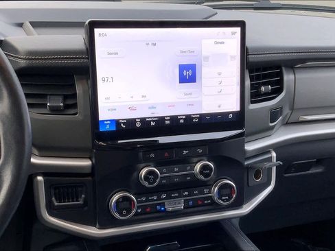 Used 2024 Ford Expedition XLT image 6