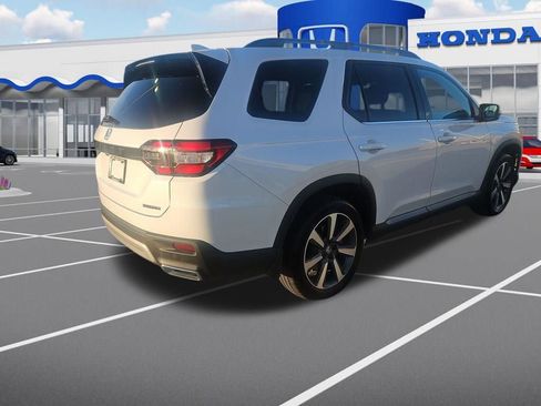 Used 2025 Honda Pilot Touring image 9
