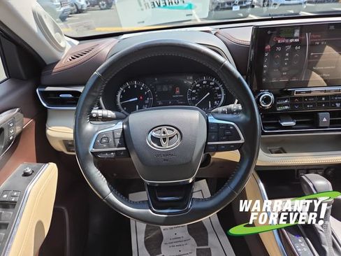 Used 2021 Toyota Highlander Limited AWD/4WD image 9