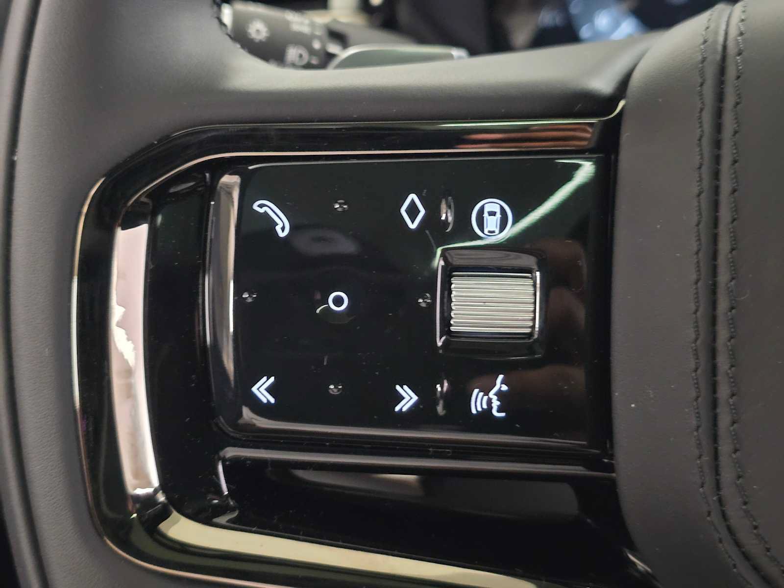 New 2026 Land Rover Range Rover Velar S AWD/4WD image 32