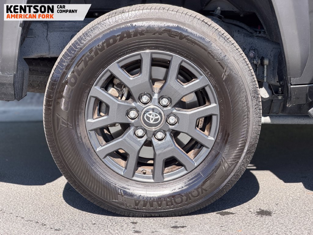 Used 2025 Toyota 4Runner SR5 AWD/4WD image 12