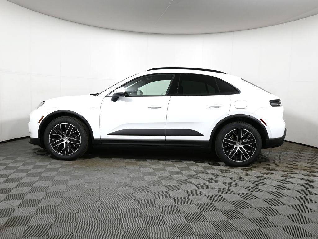 Used 2026 Porsche Macan 4 Electric AWD/4WD image 2