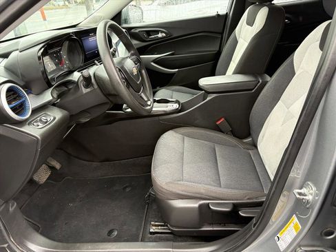 Used 2024 Chevrolet Trax LS w/ LS Convenience Package image 14