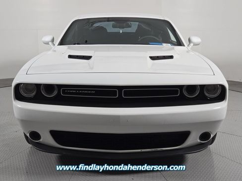 Used 2015 Dodge Challenger SXT RWD image 8