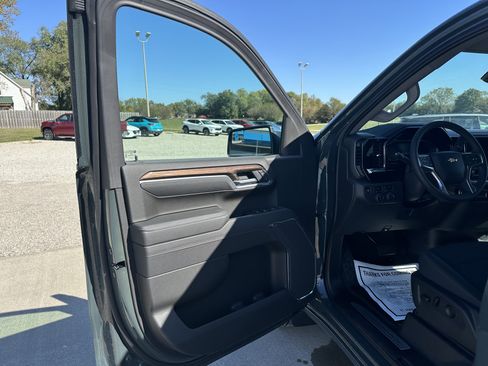 Used 2025 Chevrolet Silverado 1500 LT image 15