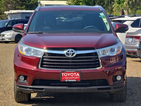 Used 2014 Toyota Highlander XLE w/ Preferred Accessory Package AWD/4WD image 6