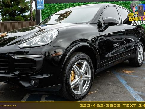 Used 2018 Porsche Cayenne Platinum Edition w/ Premium Package AWD/4WD image 2