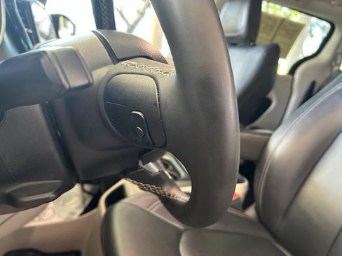 Used 2024 Chrysler Pacifica Touring-L FWD image 41