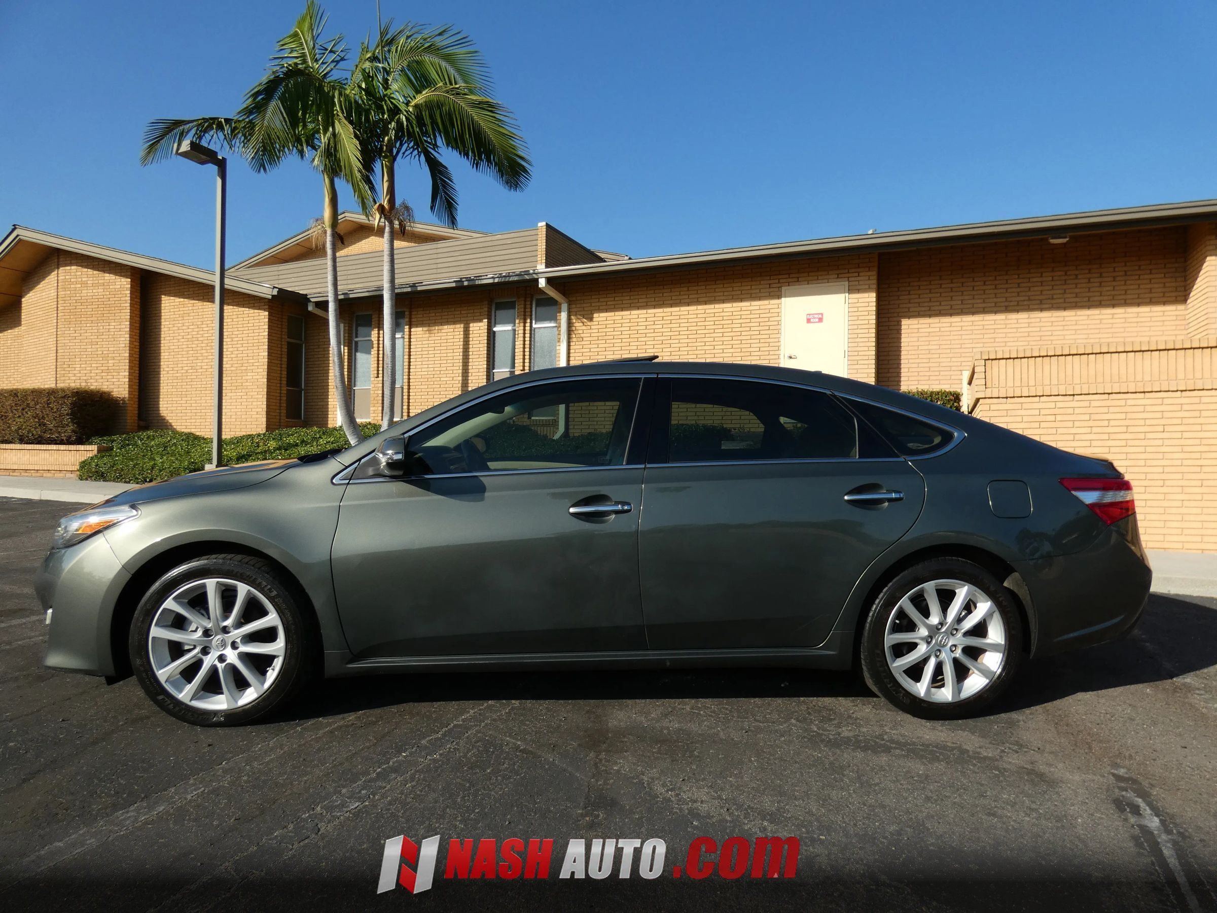 Used 2013 Toyota Avalon Limited FWD image 14