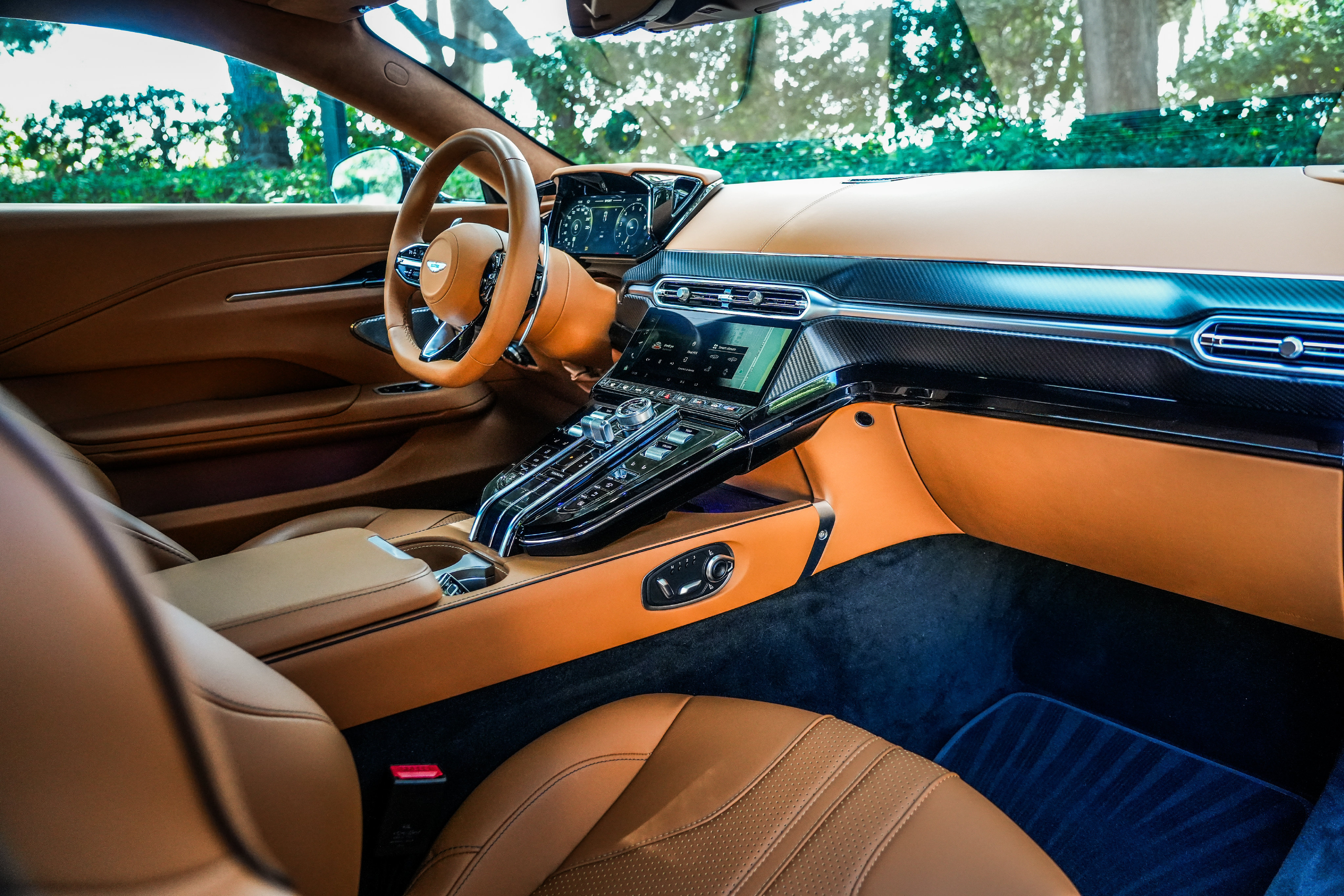 Used 2025 Aston Martin V8 Vantage Coupe RWD image 16
