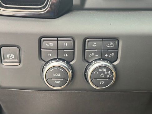 Used 2024 GMC Sierra 1500 AT4 w/ Technology Package AWD/4WD image 24