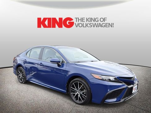 Used 2023 Toyota Camry SE image 1