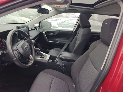 Used 2020 Toyota RAV4 XLE w/ Convenience Package image 6