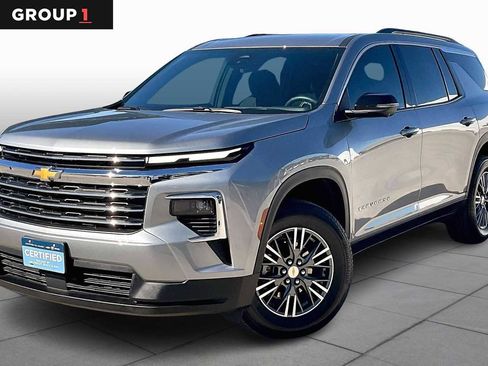 Used 2024 Chevrolet Traverse LT image 1