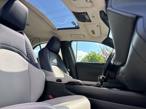 Used 2019 Lexus UX 250h w/ Premium Package AWD/4WD image 15