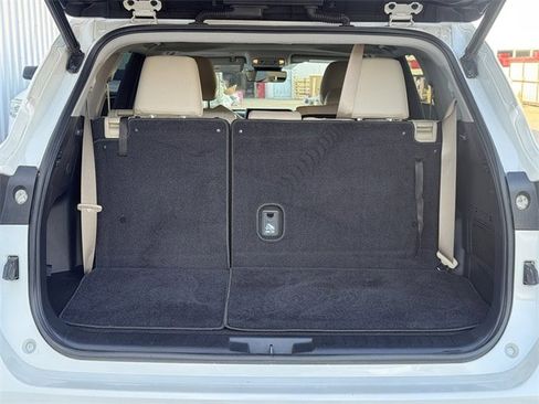 Used 2021 Toyota Highlander XLE image 33