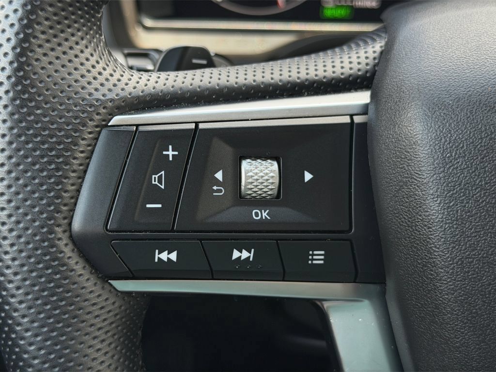 Used 2023 Mitsubishi Outlander 4WD Plug-In Hybrid image 13