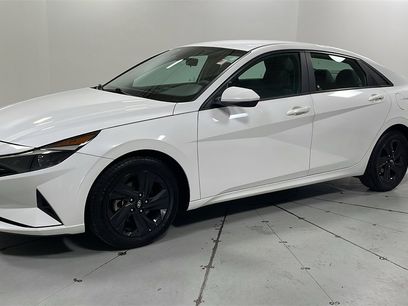Used 2022 Hyundai Elantra SEL w/ Preferred Accessory Package